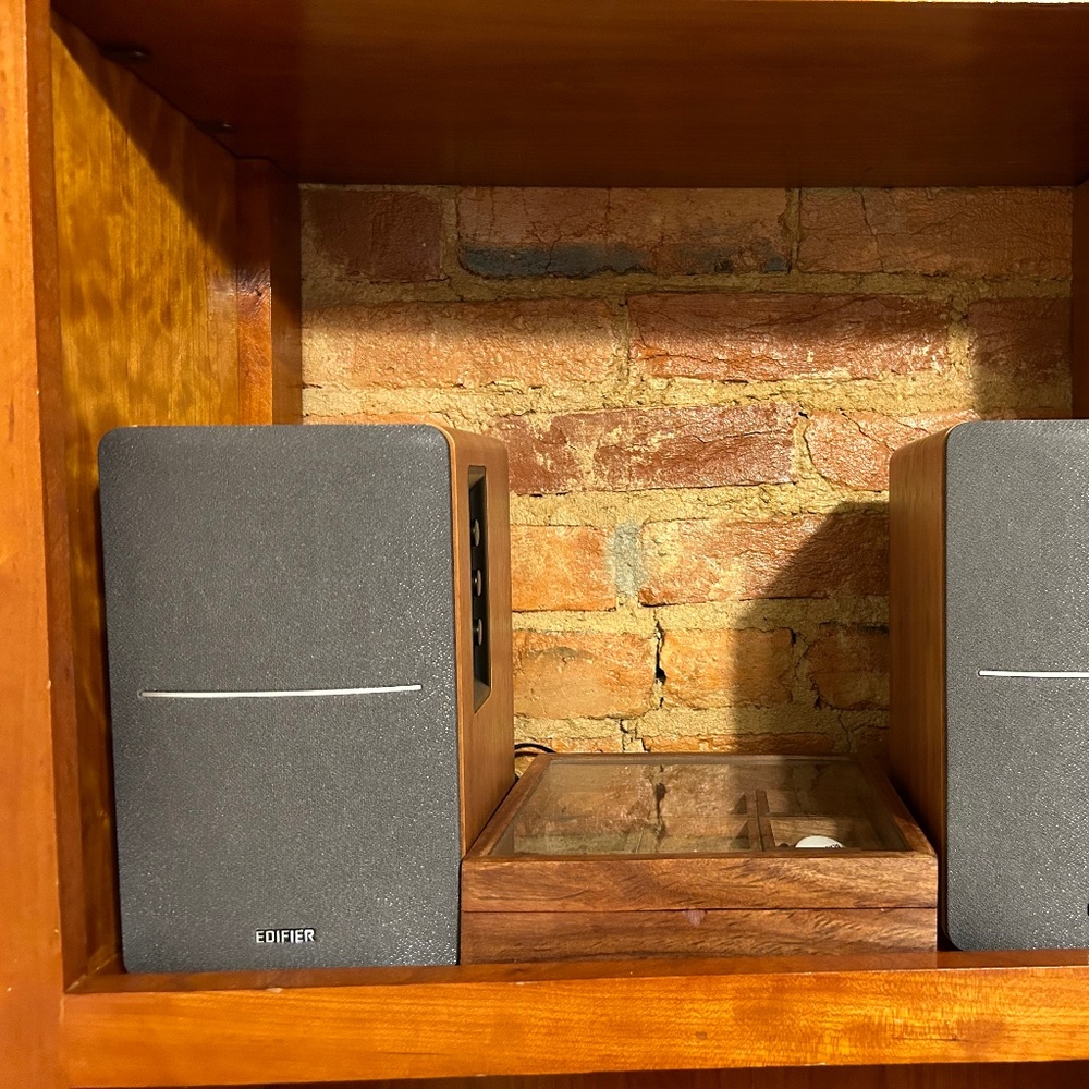 Edifier Speaker (1 of 2)